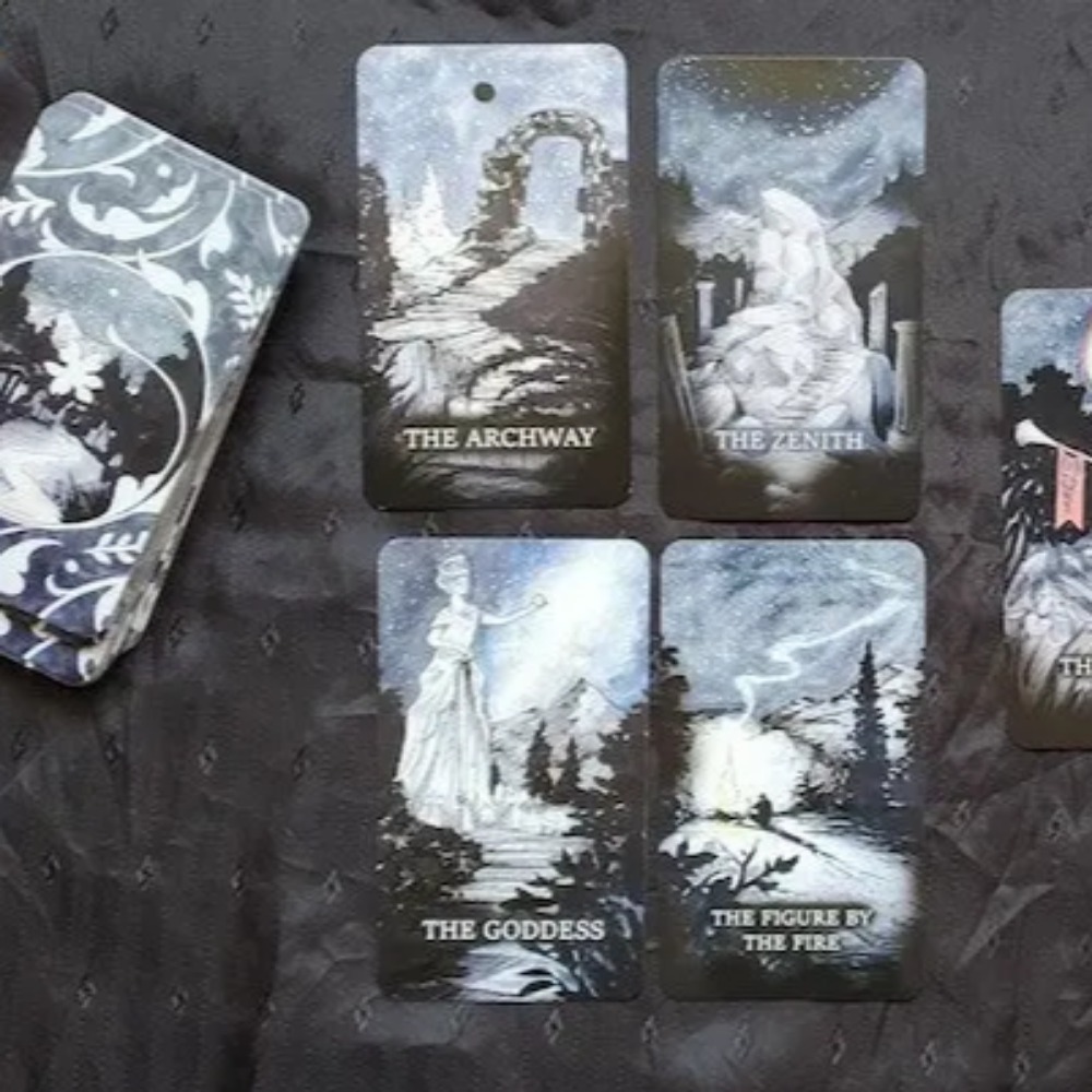 The Endless Oracle 9*6cm Una b - Tarot Deck With Guidebook reseña y precio